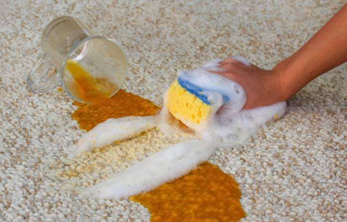 astuce-pour-nettoyer-tache-sur-tapis-comment-nettoyer-tache-sur-moquette-retirer-une-tache-sur-le-tapis